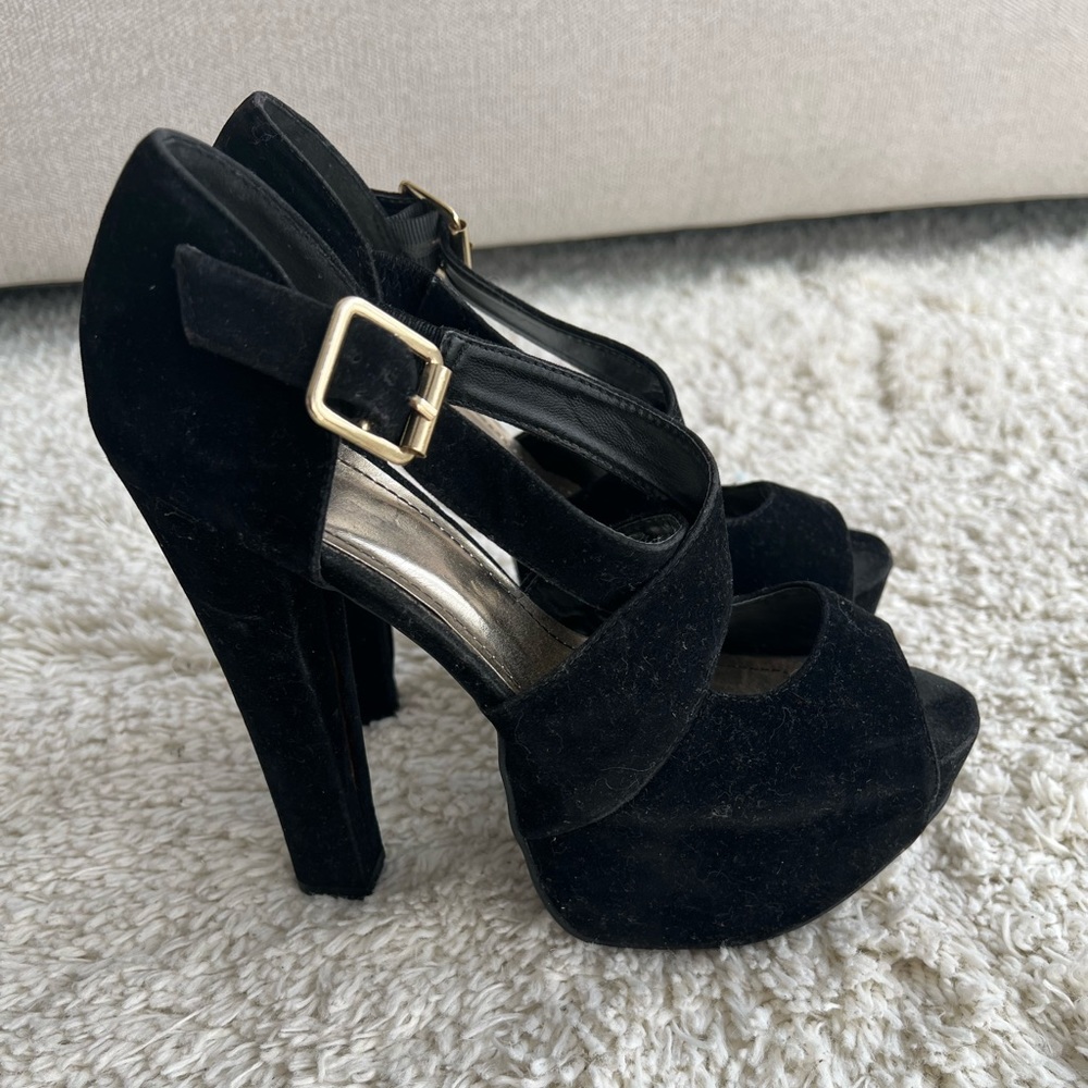 Peep Toe Platform Heels.